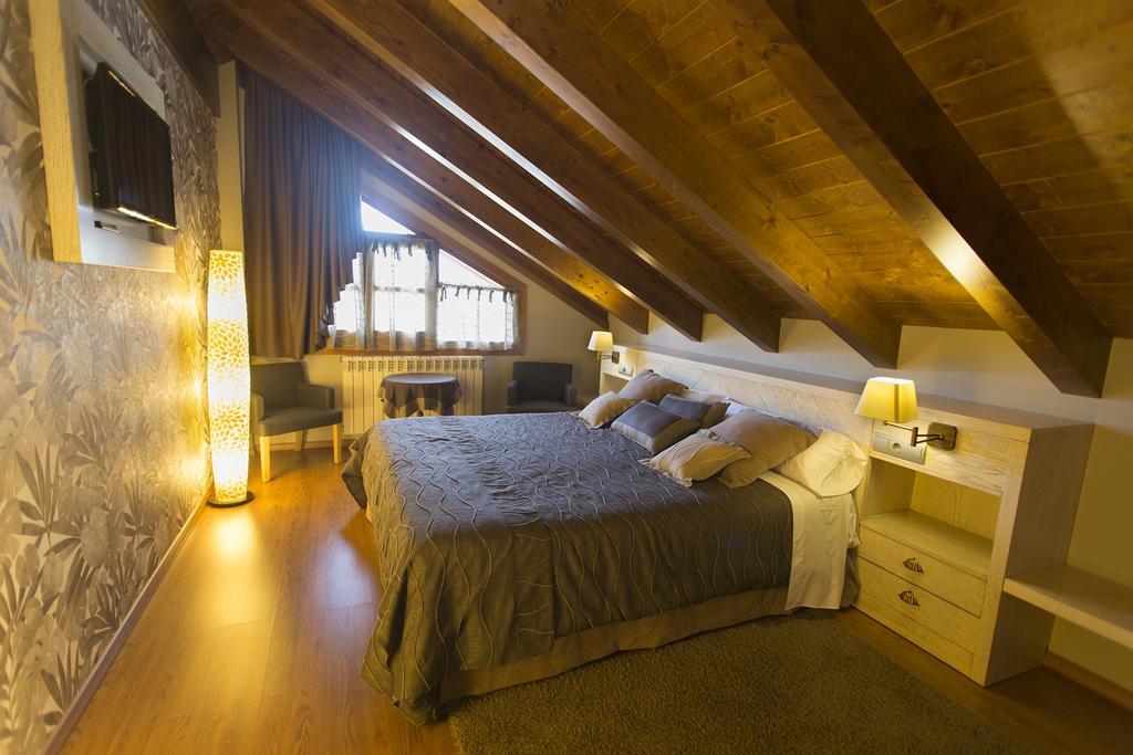 Apartamentos El Rincon De Benas Benasque Oda fotoğraf