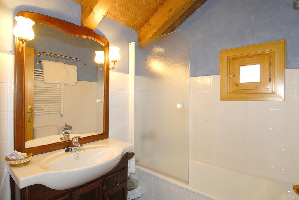 Apartamentos El Rincon De Benas Benasque Oda fotoğraf