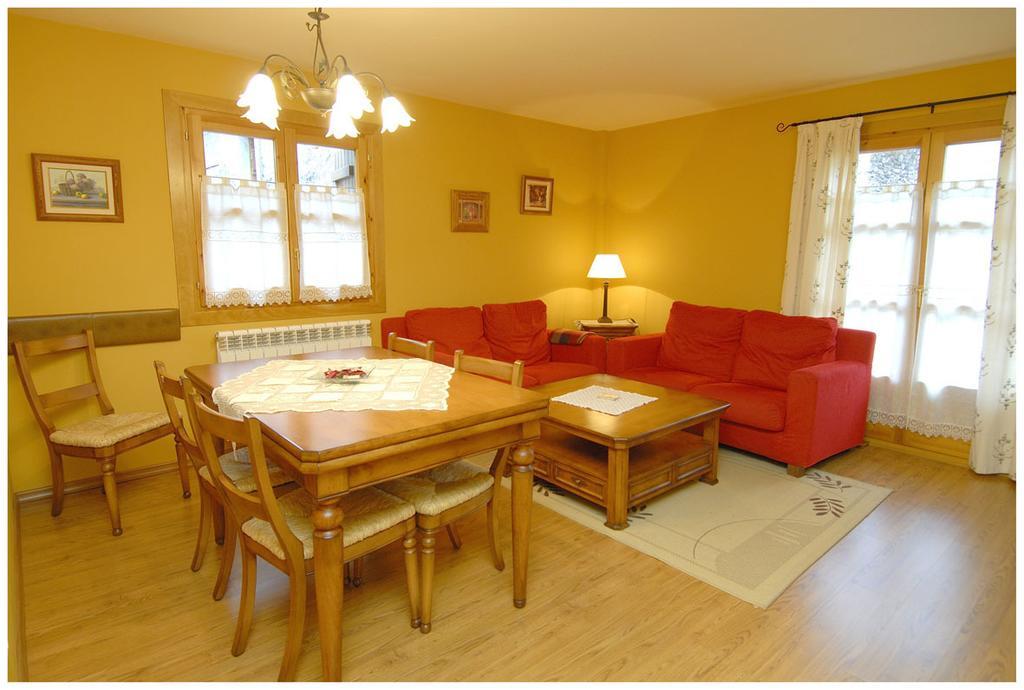 Apartamentos El Rincon De Benas Benasque Oda fotoğraf
